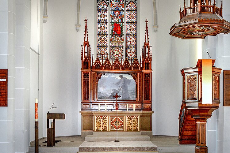 Altarraum und Kanzel